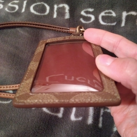 Coach Signature Lanyard ID - Picture 4 of 4